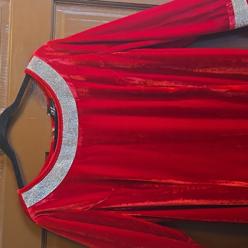 Midnight Velvet-Velvet red sheath dress with bell sleeves and rhinestones Sz 2X - Picture 2 of 9